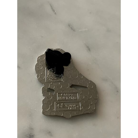 The Aristocats Berlioz Disneyland Paris Gramophone Disney Trading Pin - Picture 2 of 2